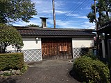 入り口近くの土蔵（2016年10月6日撮影）