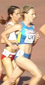 Natalija Tobias (blaues Trikot) Rang elf in 10:11.58 min