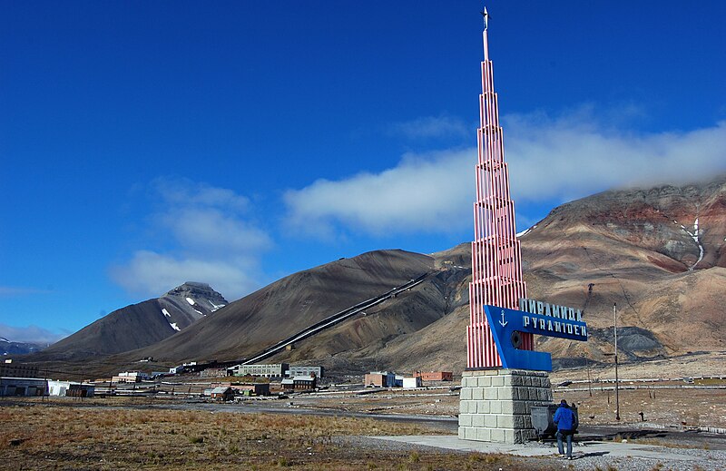 File:Pyramiden settlement.jpg