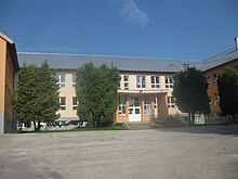 Elementary school in Visnove (Slovakia) ZS Visnove.JPG