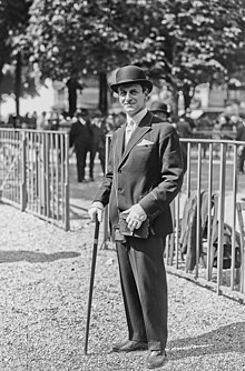 (Pierre) Wertheimer (propriétaire du cheval Epinard, à l'hippodrome de Saint-Cloud, lors du match contre le cheval Sir Gallahad, le 19 mai 1924) - (фотография прессы) - (Agence Rol) .jpg