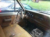 "ג'יפ וגוניר", שנת 1979 - מבט לתא הנהג ולוח מחוונים