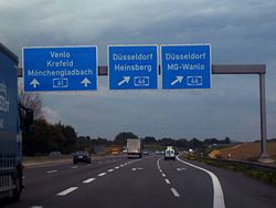 Blick von der A 61 in Fahrtrichtung Mönchengladbach/Venlo