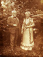 Dědeček a babička (Alois Svoboda s manželkou Johannou Svobodovou) na zahradě Trojského zámku