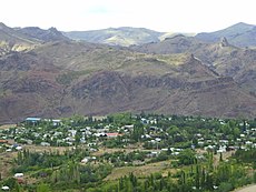 Vue d'Andacollo, à l'extrême nord de la province, au sein des Andes sèches. La ville est proche des superbes lagunas de Epulafquen blotties dans la montagne.
