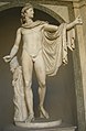 L'Apollo del Belvedere, riecheggiato nella posa del secondo ignudo a sinistra