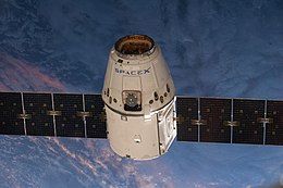 Прибытие CRS-3 Dragon на МКС (ISS039-E-013475) .jpg