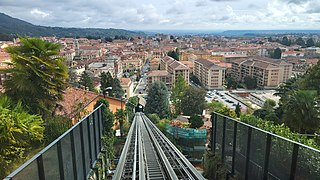Blick auf das Zentrum von Biella aus dem Seilbahn-Aufzug nach Piazzo