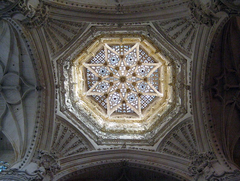 Interior del cimborrio de la catedral de Burgos