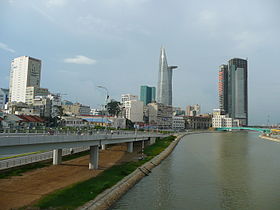 Le canal vu du Pont Calmette.