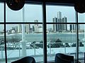 Blick auf die Skyline Detroits von der Hotelbar aus