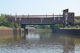 La rivière Sambre à Charleroi et la bifurcation vers le canal (2021).