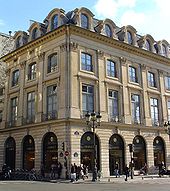 Photo couleur de l'hôtel particulier occupé par Charvet, place Vendôme.