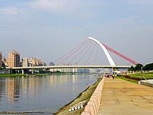 Dazhi Bridge View from Dajia Riverside Park.jpg