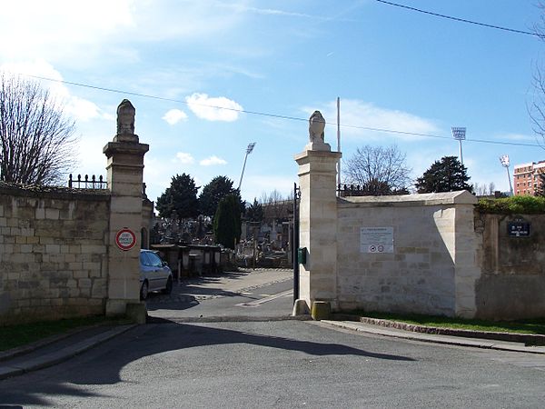 Entrée de la rue de Sainte-Hélène.