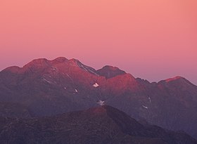 Massif du Montcalm avec le pic du Port de Sullo au centre-droit.