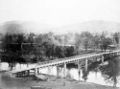 Мостот принц Алфред ја преминува реката Мурумбиџи кај Гундагаи, фотографиран в. 1885 година