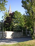 Entrée du sanctuaire du Petit-Lourdes à Hérouville-Saint-Clair au bord du Canal de Caen à la mer.