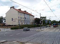 Hotel Jelení dvůr u tramvajové zastávky Brusnice