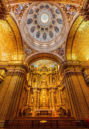 Altar principal da Igreja da Companhia de Jesus (Iglesia de la Compañía), uma igreja jesuíta em Quito, Equador. O exterior do templo não dá ideia da beleza de seu interior, com uma grande nave central, que é profusamente decorada com folhas de ouro, gesso dourado e entalhes de madeira, fazendo dela a igreja mais ornamentada de Quito. O templo é uma das obras mais significativas da arquitetura barroca espanhola na América e considerada a mais bela igreja do Equador. (definição 5 578 × 8 122)