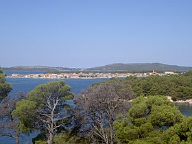 Vue sur Krapanj à partir de Mosta