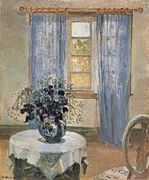 Stue med lyseblå gardiner og blå Clematis (Clematis azul en el estudio de la artista, 1913