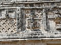 Maya-beelden van mensen en dieren
