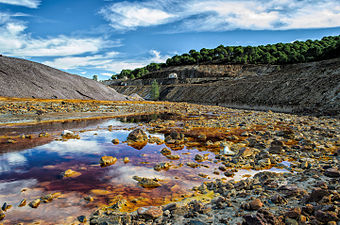 17/09: El riu Tinto al seu pas per la mina de Cerro Colorado (Huelva) afectat pel drenatge àcid de roques.