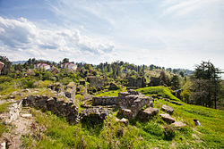 Tsikhisdziri and its ruined fortress