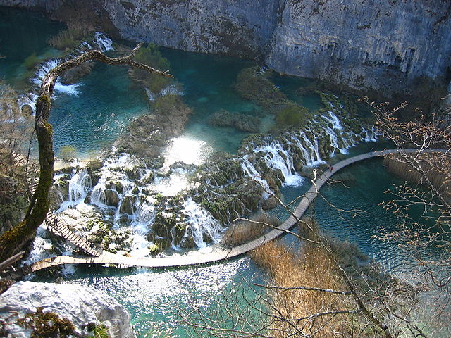 File:Plitvice_Lakes,_Barrier_between_Gavanovac_and_Kaluderovac.JPG