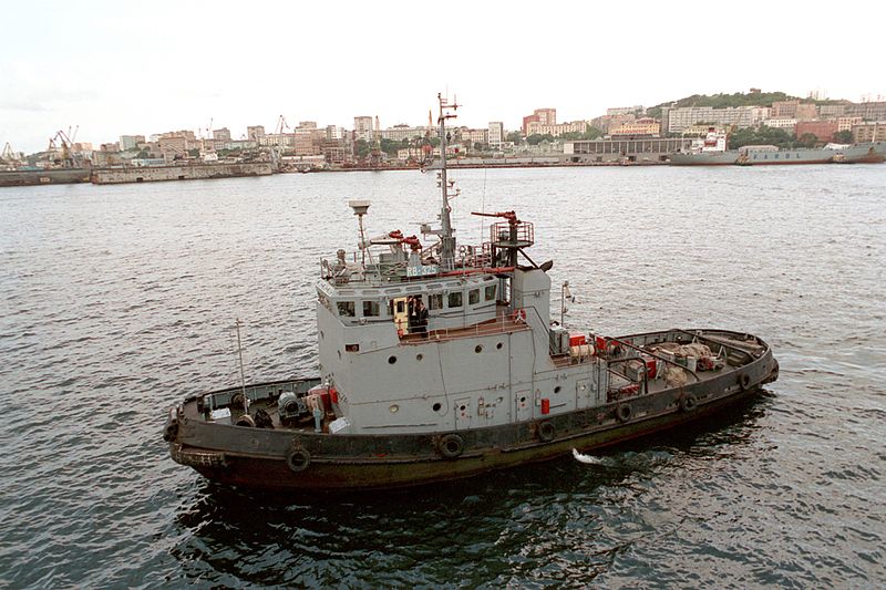 File:Russian tugboat in Vladivostok.JPEG