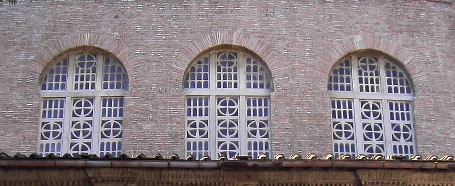 Fasadens tre transenna-fönster.