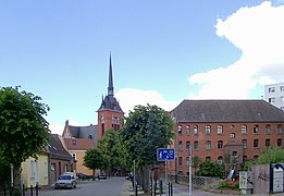 Schwedt, Stadtkirche St. Marien und Amtsgericht.jpg