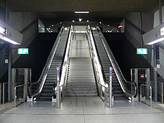 Aufgang von der Bahnsteigebene zum Verteilergeschoss