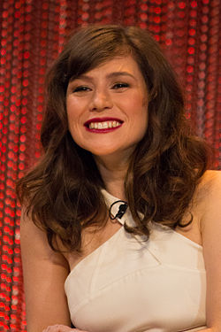 Yael Stone 2014.