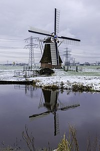 De molen gezien over de Zuidwending.