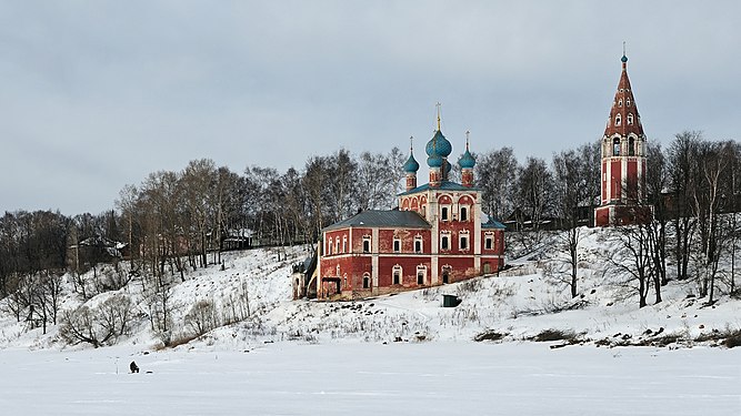 971. Одинокий рыбок напротив Казанской церкви, Тутаев Автор — Николай Васильевич Белавин