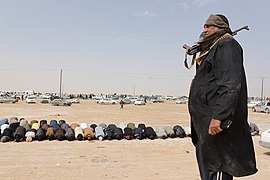 Rebeldes haciendo el rezo musulmán. El islamismo radical creció en Libia.