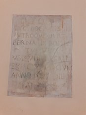 Atôiu di Gianchi (A Prìa), Framentu de iscrisiun in sciu marmu