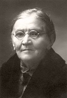 A photograph of the Bulgarian educator Tsarevna Miladinova.