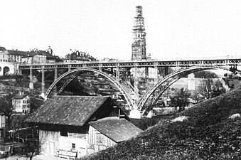 1893, im Hintergrund die Turmspitze des Münsters im Bau