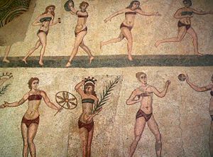 Starořímská mozaika žen v bikinách, zobrazená poblíž Piazza Armerina na Sicílii.