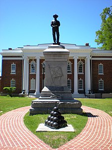 Здание суда округа Сарри и памятник Конфедерации внесены в Национальный реестр исторических мест.