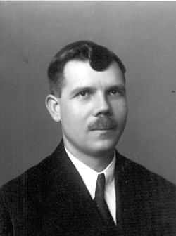 Dr. Magyarlaki József, a Pécsi Pius Gimnázium tanára az 1930-as években