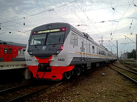 Электропоезд ЭД4М-0482 возле высокой платформы на Москву