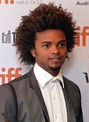 Eka Darville interprète Beau