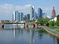Frankfurts siluett sedd från öster