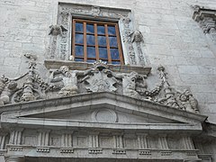 Frontón del Palacio Municipal de Villena