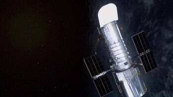 Файл: Hubble и Swift обнаруживают первые в истории изменения в атмосфере экзопланеты.ogv