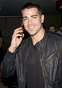 L'acteur Jesse Metcalfe, interprète de John Rowland.